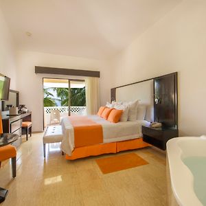 Couple Retreat King Room Non-Smoking